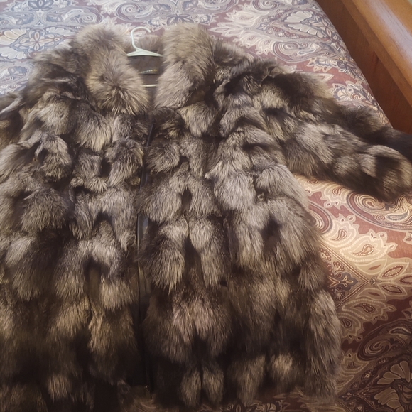 Size large men's or women real fox fur coat made in Alaska - Picture 2 of 2
